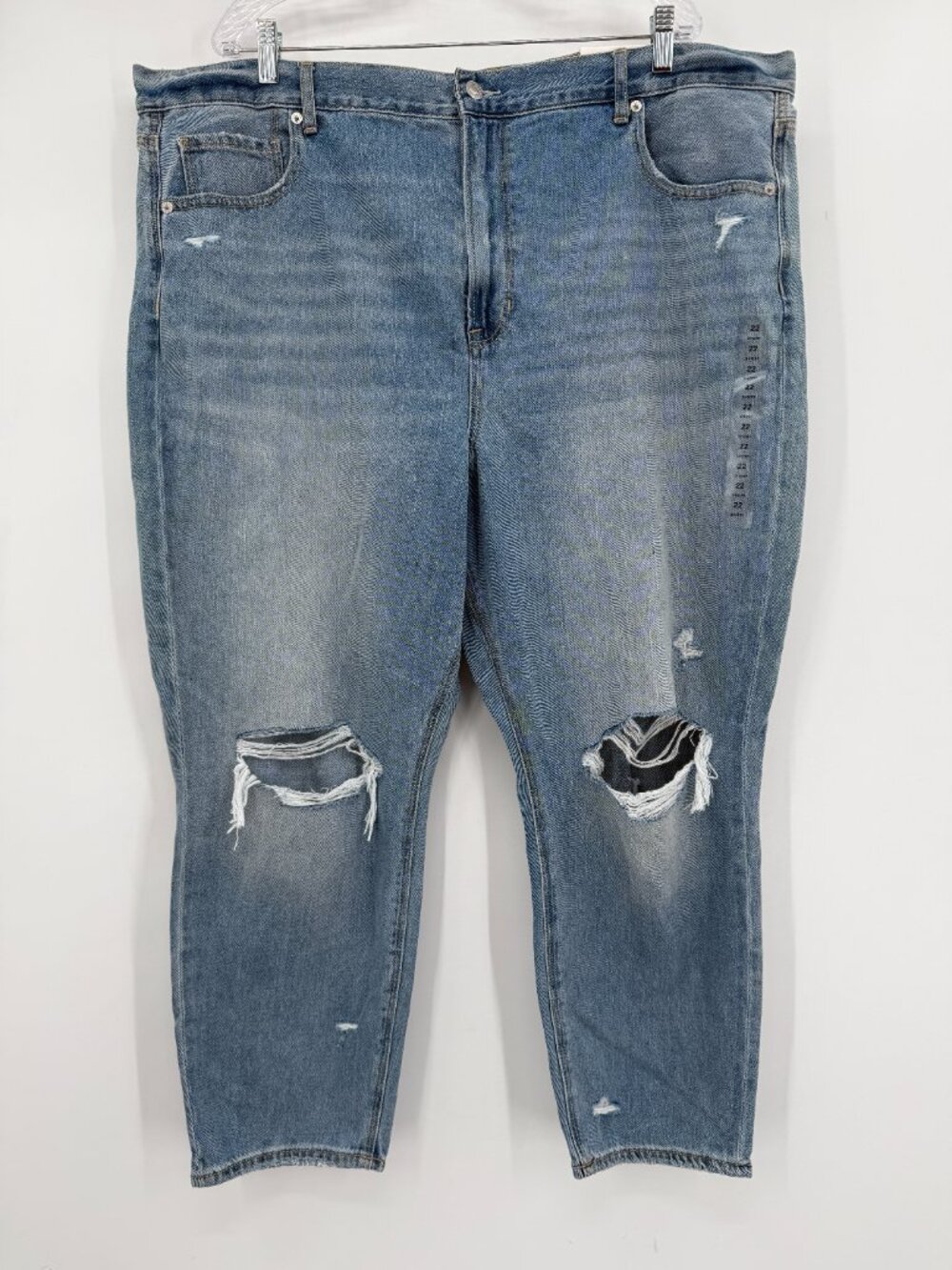 NWT American Eagle Mom Jeans High Rise Distressed Light Wash 22 Short (36W)